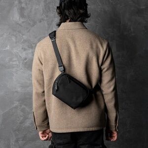 ALPAKA Vertex Pouch Mini 2L In Black NWT